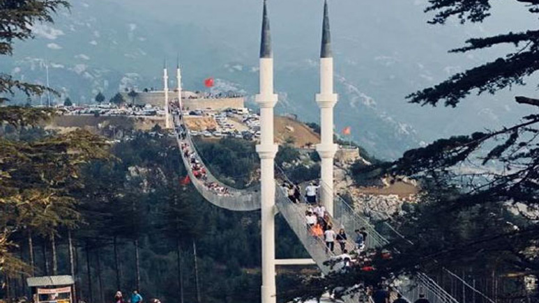 4 Minareli asma köprüye İngiltere'den ödül yağdı!