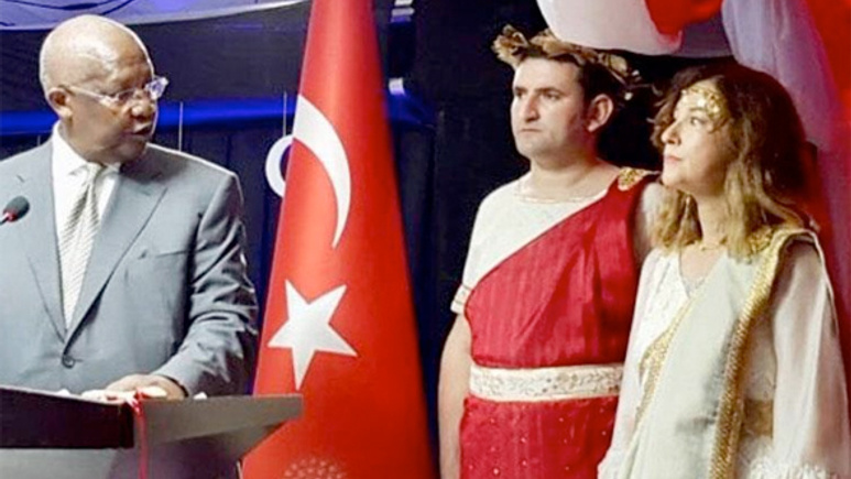 Çavuşoğlu Yunan mitolojisini canlandıran büyükelçiyi Ankara'ya geri çağırdı