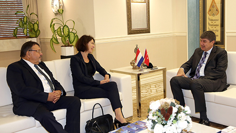 Hollanda Büyükelçisi’nden Türel’in vizyon projelerine övgü