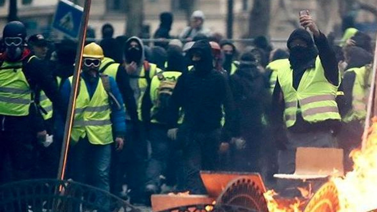 Paris'te 'Sarı Yelekliler'in gösterisi öncesi 37 gözaltı