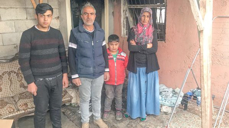 Yangında kocasını alevlerin arasından çıkardı