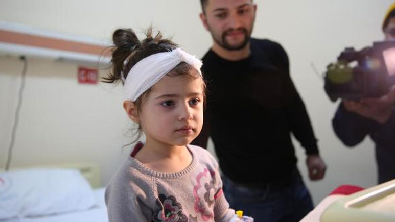 Minik Zeynep 'Biyonik kulak' ameliyatı oldu