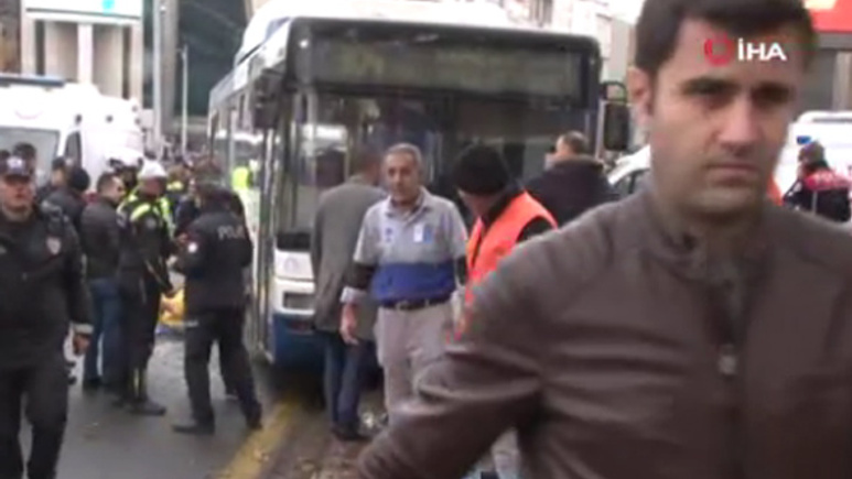 Otobüs şoförü yayaların arasına daldı! Çok sayıda yaralı var