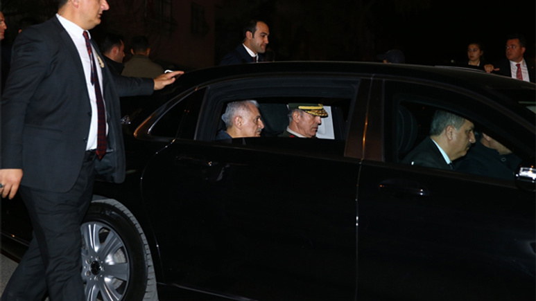 Yıldırım ve Akar'dan şehit ailesine ziyaret