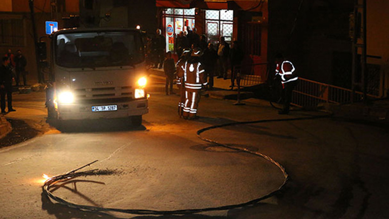 Kopan elektrik teli mahalleyi birbirine kattı