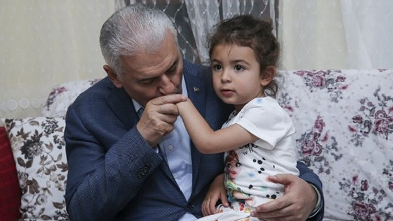 Başbakan Yıldırım o aileye misafir oldu