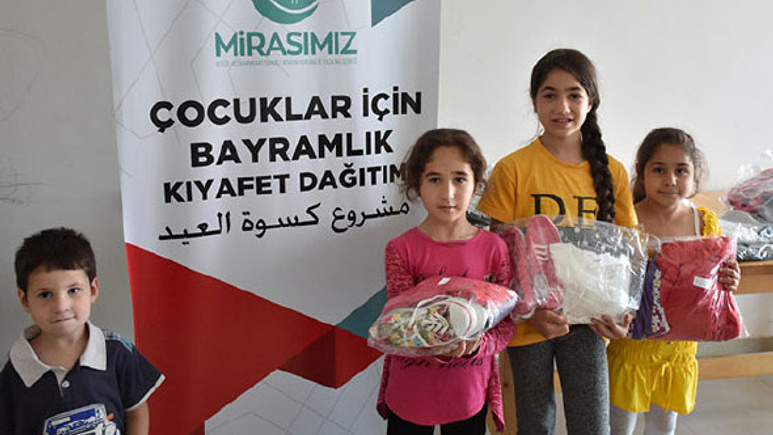Kudüslü çocukların bayramlıkları Türkiye’den