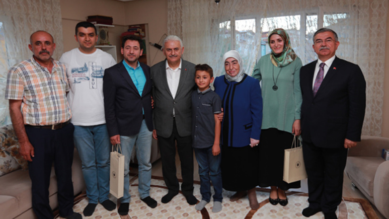 Yıldırım, ortaokul öğrencisinin çay davetine icabet etti
