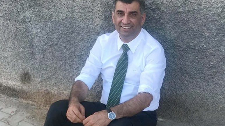 CHP'li Gürsel Erol oturma eyleminden çarketti herkesin dilinde