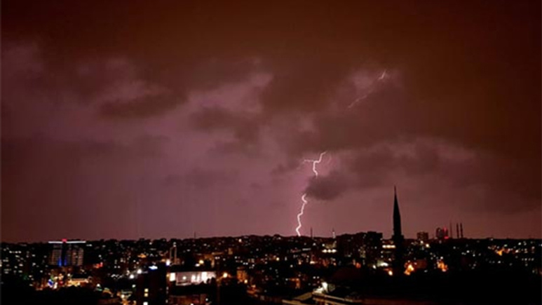 Meteoroloji uyarmıştı: İstanbul'da şiddetli yağış ve fırtına!
