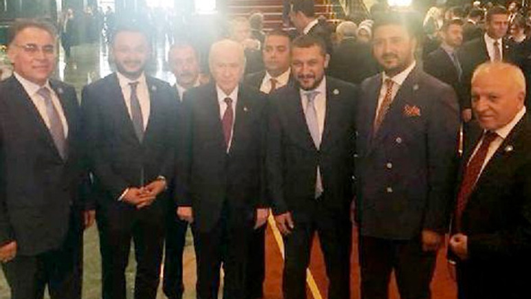 Bahçeli'nin külliyedeki fotoğrafı binlerce yorum aldı