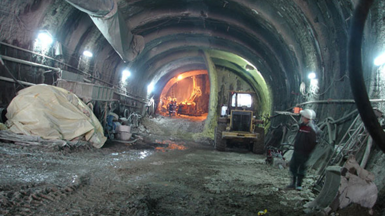 Metro inşaatında feci kaza! 10 metreden düşerek öldü...