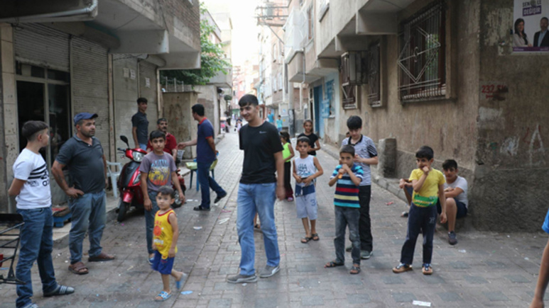 Diyarbakır'da çocuk tacizcisine mahalle dayağı