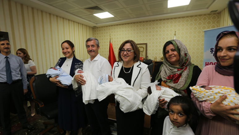 Beşiz bebeklere Fatma Şahin desteği