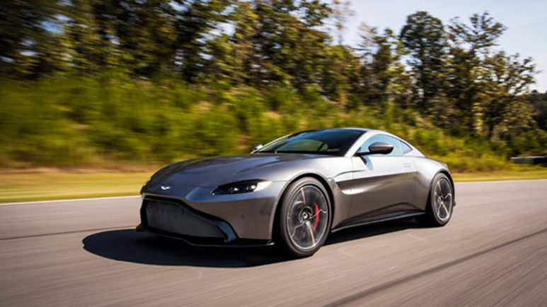 Yolların lordu Aston Martin showroomlarda yerini aldı