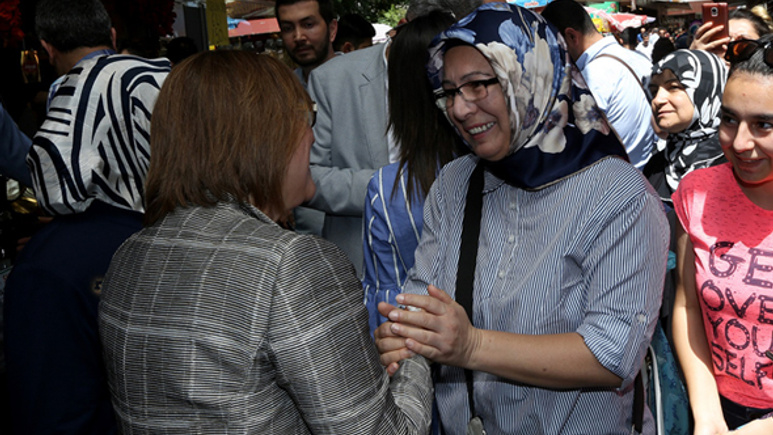 Şahin yerli ve yabancı ziyaretçilere