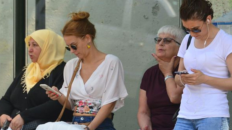 Otobüste bir yıldız var! Gören hayrete düştü