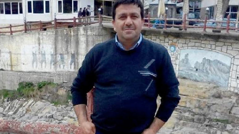 İmam cuma namazı öncesi camide vaaz verirken...