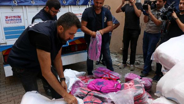 Depo baskınında binlerce taklit okul çantası ve kalemlik!