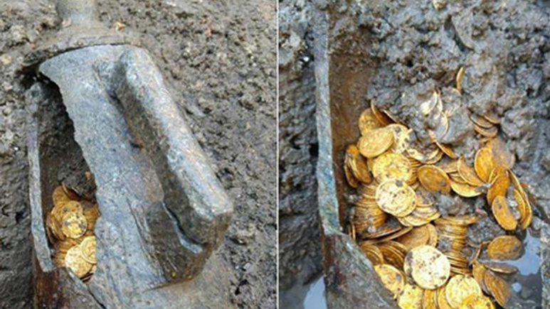 Tarihi kazıda yüzlerce altın para çıktı