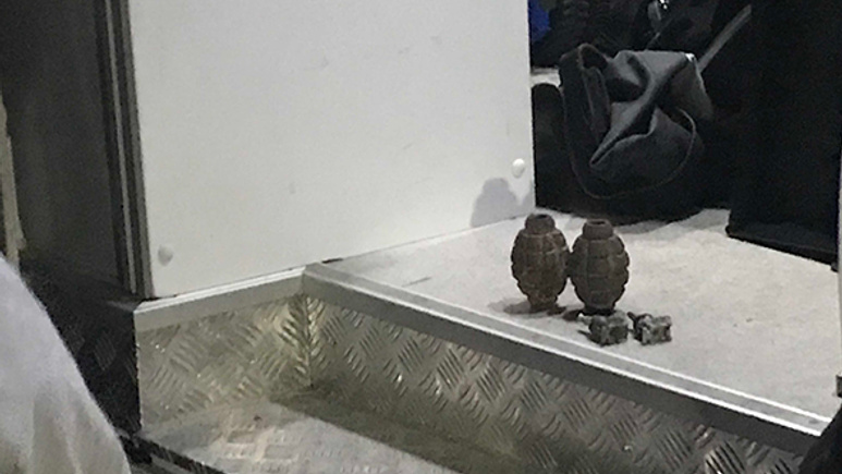 Ataşehir'de sokakta 2 el bombası bulundu!