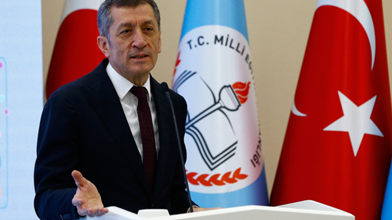 Bakan Ziya Selçuk projeyi tanıttı öğretmenlere söz verdi