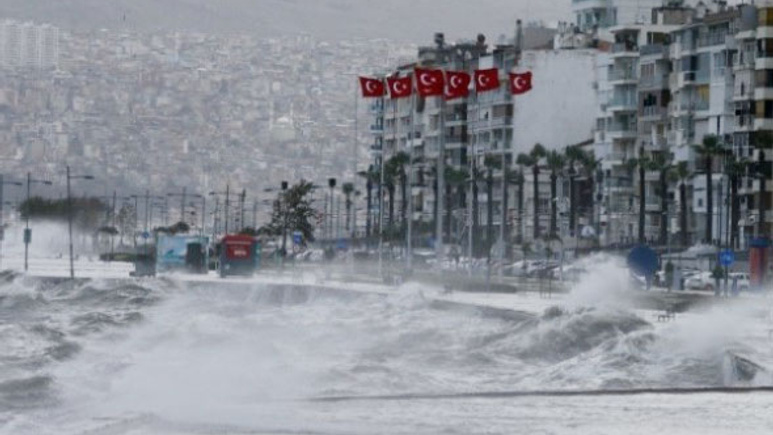 İzmir'de tropik fırtına alarmı verildi! Tüm birimler teyakkuza geçti