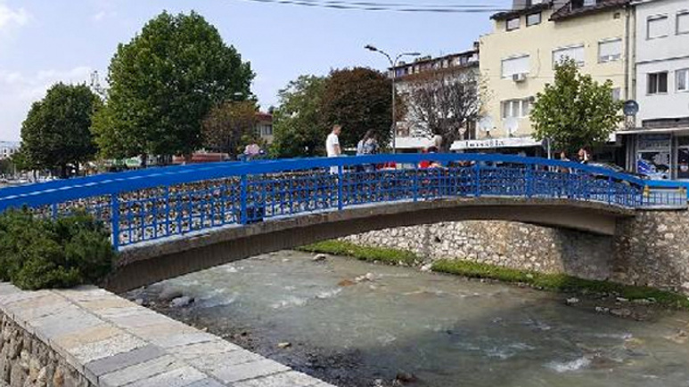 Kosova'daki 'aşk köprüsü' asma kilitler nedeniyle tehlikede!