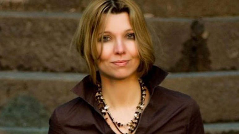 Elif Şafak'tan küstah sözler! Türkiye'ye müdahale edin