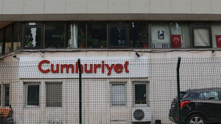 Cumhuriyet gazetesinde neler oluyor? Kimler ayrıldı kim nasıl veda etti?..