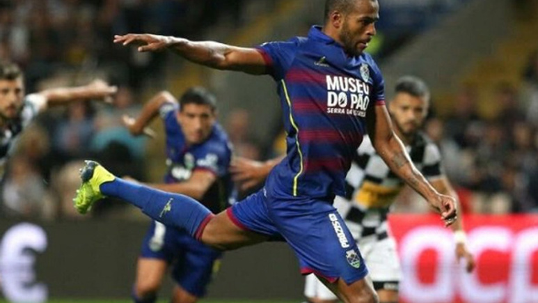 Galatasaray'ın yeni transferi penaltı kaçırdı veda etti