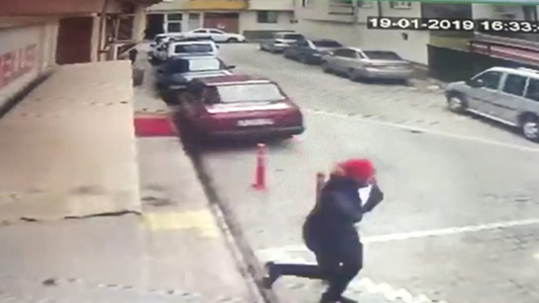 Ablasıyla boşanmak üzere olan eniştesini öldürdü