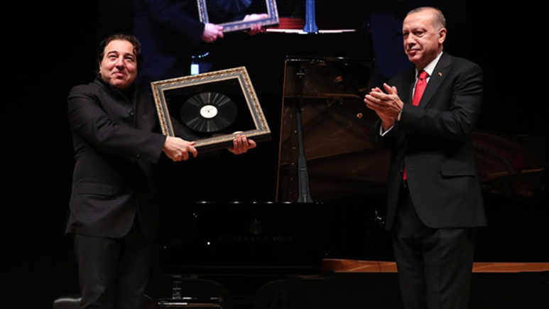 'Fazıl Say Erdoğan'a dombra çaldı' dediler Deniz Zeyrek yazdı