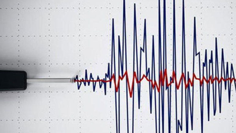Endonezya'da 6,2 büyüklüğünde deprem