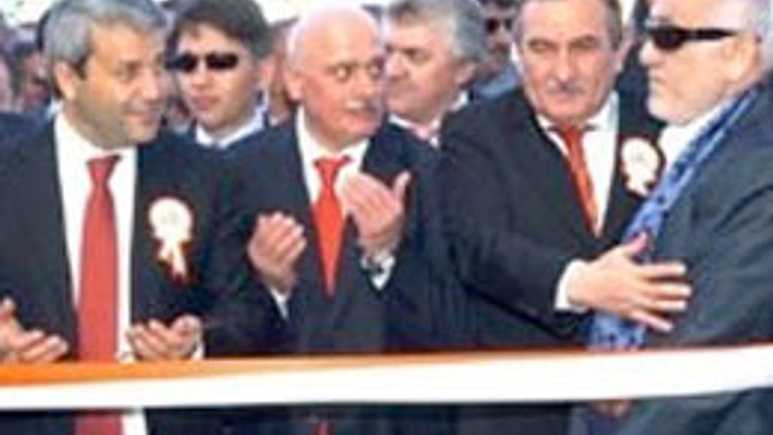 İşadamı Ak Parti'li başkana saldırdı