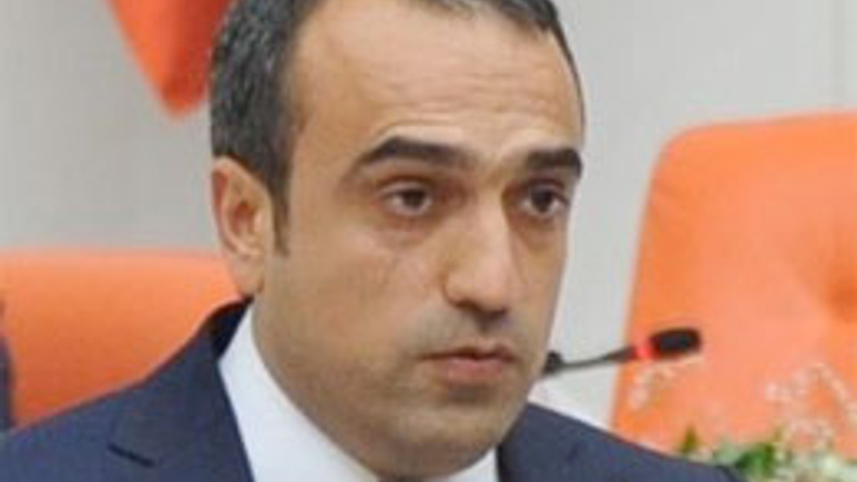 AK Parti'den bayrak açıklaması