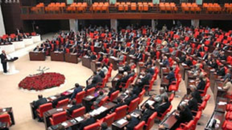 Mecliste tarihi gün! Liderlerden sıcak mesajlar