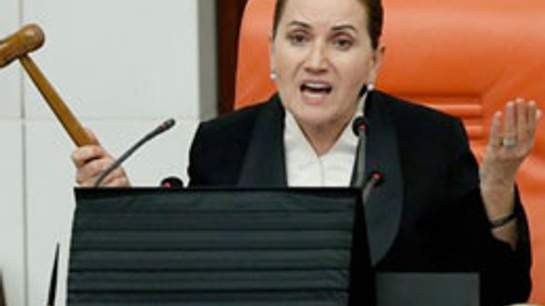 Meral Akşener'in kafasının tası attı : Dakka bir gol bir!