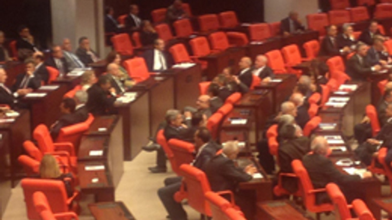 CHP'liler Egemen Bağış'a sırtını döndü
