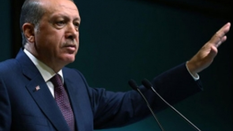 O toplantıda ilginç olay! Erdoğan hepsine el koydu