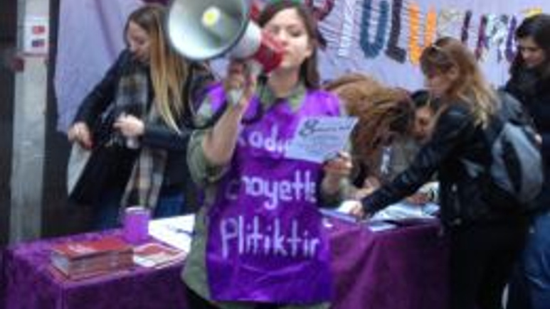 Mor Çatı'da bir gün: Kim bu feministler?