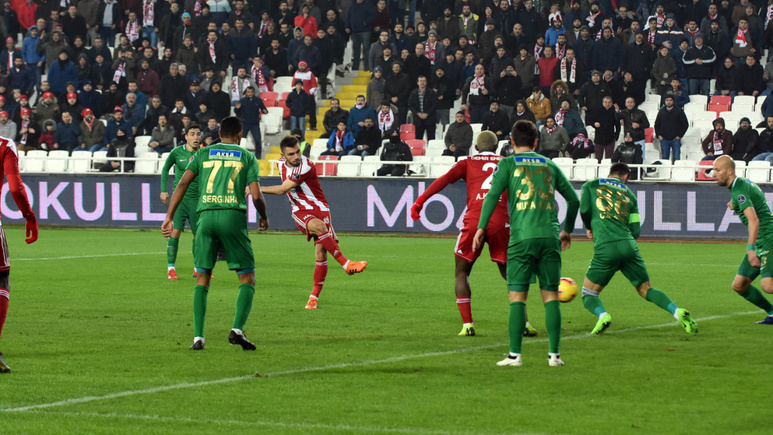 Sivasspor Akhisar'ı eli boş gönderdi!