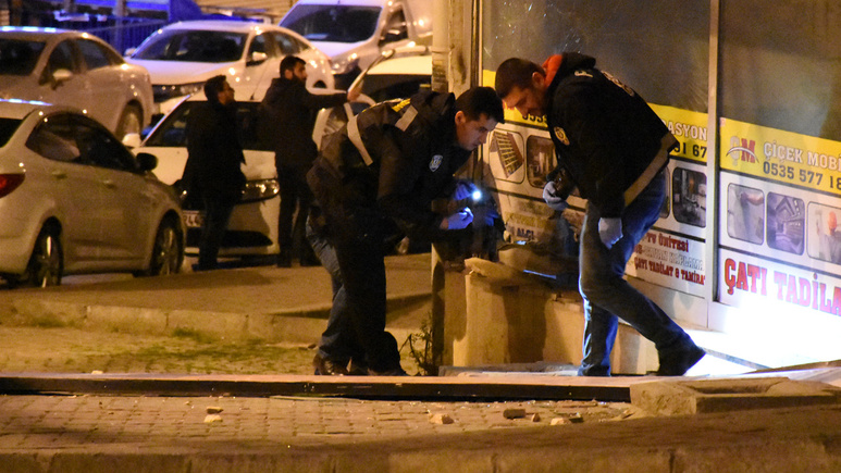 İstanbul'da bir iş yeri önüne bırakılan EYP patladı