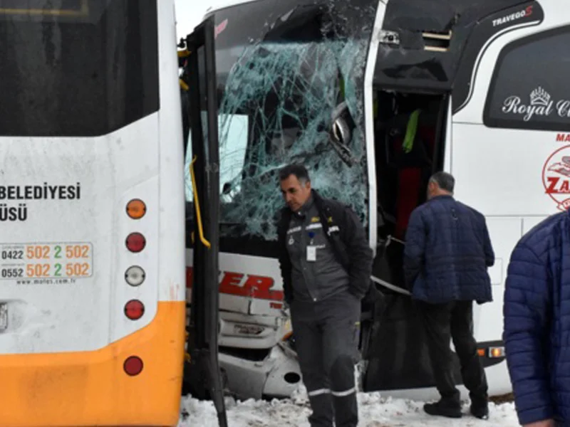 Malatya Da Iki Otobus Carpisti 1 Olu 17 Yarali Internet Haber