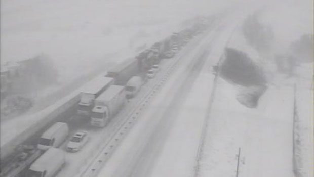 TEM'de trafik durdu! 30 araç birbirine girdi! - Resim: 0