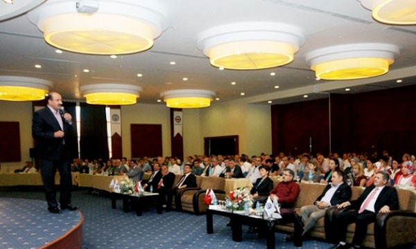 Memur-Sen kadınların gönlünü aldı! - Resim: 1