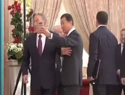 Kazakistan Devlet Başkanından şoke eden hareket
