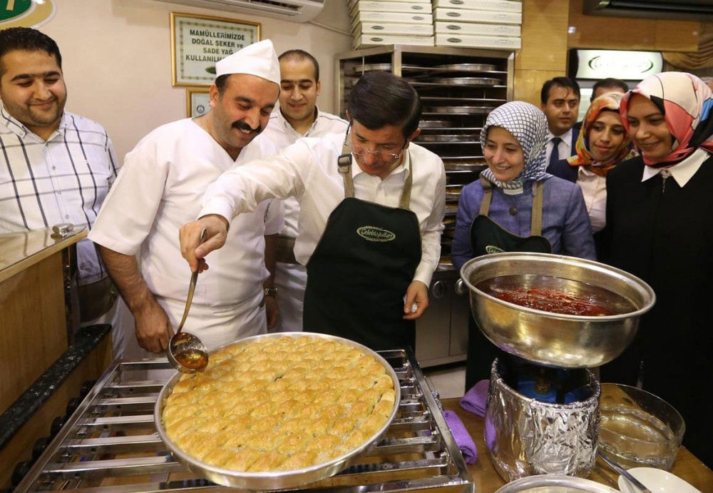 Davutoğlu'ndan renkli Gaziantep fotoğrafları