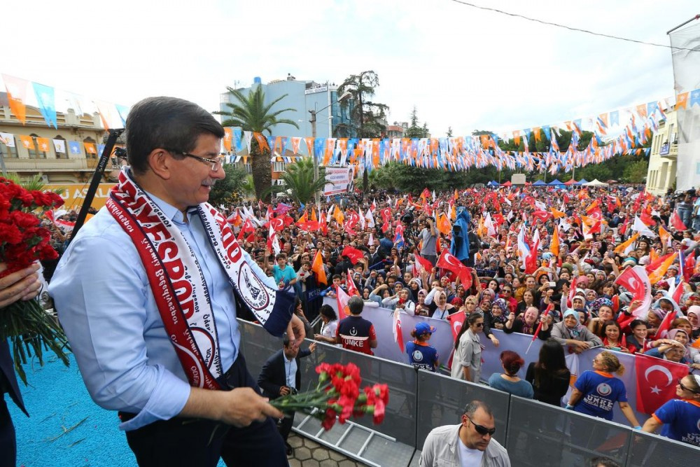 Davutoğlu miting biter bitmez telefonu aldı eline...