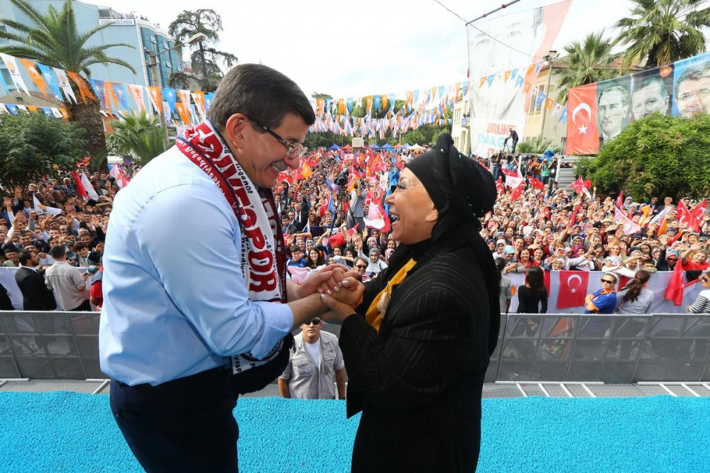 Davutoğlu miting biter bitmez telefonu aldı eline...